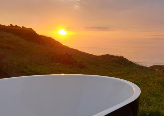 Willa Seaview Retreat -Amazing Ocean Views And Outdoor Bath Waiuku Zewnętrze zdjęcie